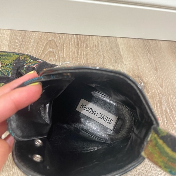 Steve Madden Abby Floral Lace-Up Black Ankle Boots - Picture 7 of 11